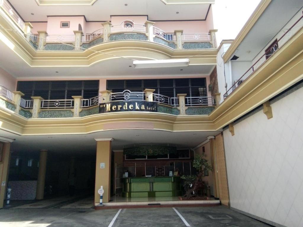 New Merdeka Hotel Jembel Exterior foto