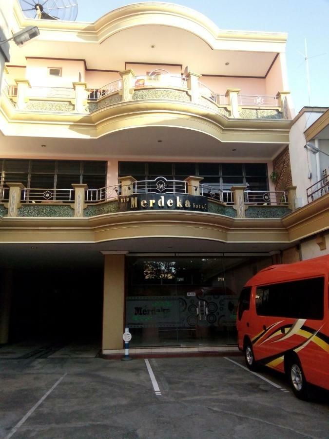 New Merdeka Hotel Jembel Exterior foto